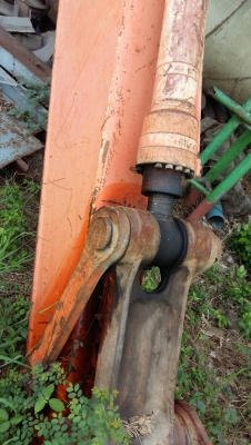 Hitachi EX 200-3 ราคา 690,000 บาท