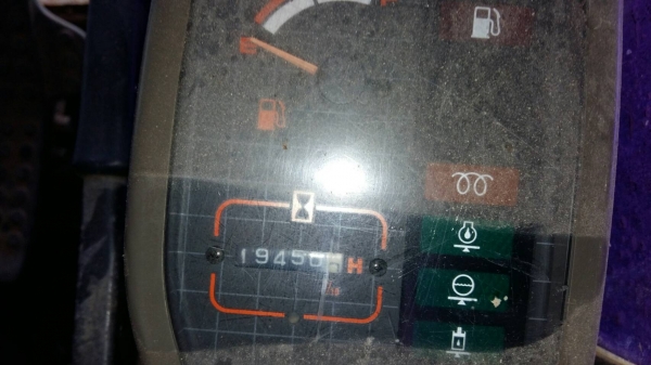 Hitachi EX 200-3 ราคา 690,000 บาท