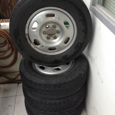 ขายกะทะเหล็ก นาวาร่า ขอบ15 พร้อมยาง 215 70 15 ปี13