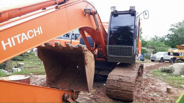 ขาย!! >>> Hitachi Zx200 รุ่น1 <<< สวยเดิม พร้อมใช้งาน ราคา 1,500,000 บาท