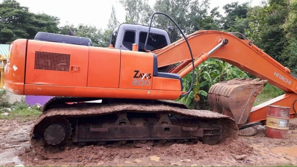 ขาย!! >>> Hitachi Zx200 รุ่น1 <<< สวยเดิม พร้อมใช้งาน ราคา 1,500,000 บาท