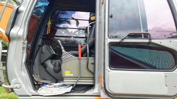 ขาย!! >>> Hitachi Zx200 รุ่น1 <<< สวยเดิม พร้อมใช้งาน ราคา 1,500,000 บาท