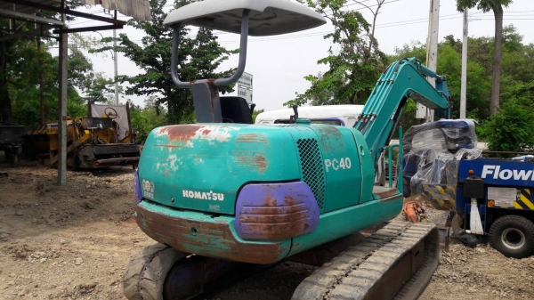 ขายรถขุดเล็ก KOMATSU PC40-7E รถนอก มีเอกสาร ราคา 450,000 บาท สนใจติดต่อ 081-8833166