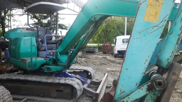 ขายรถขุดเล็ก KOMATSU PC40-7E รถนอก มีเอกสาร ราคา 450,000 บาท สนใจติดต่อ 081-8833166