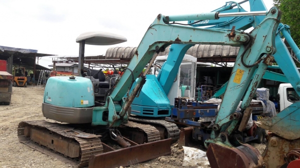 ขายรถขุดเล็ก KOBELCO SK40 ราคา 460,000 บาท สนใจติดต่อ 081-8833166
