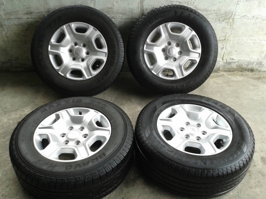 ฟอด ขอบ17นิ้ว6รู พร้อมยาง สวยๆ 4 ล้อ ราคา 5500 บาท