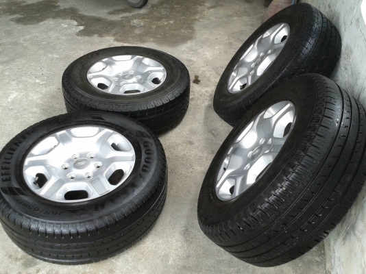 ฟอด ขอบ17นิ้ว6รู พร้อมยาง สวยๆ 4 ล้อ ราคา 5500 บาท ฟอด ขอบ17นิ้ว6รู พร้อมยาง สวยๆ 4 ล้อ ราคา 5500 บาท