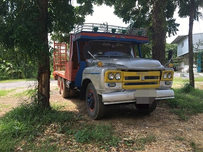 10 ล้อ หัวยาว ท้ายลาด
