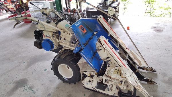 รถเกี่ยวข้าวแบบมัด 2 แถว รหัสสินค้า B2 - 6 รถเกี่ยวข้าวแบบมัด 2 แถว รหัสสินค้า B2 - 6