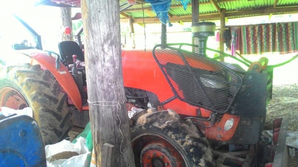 ขายรถไถ KUBOTA M7040 อุปกรณ์ ดันหน้า ผานหลัง รถบ้านใช้งานอยู่ สภาพพร้อมใช้งาน เอกสารเล่มทะเบียนพร้อมโอน ราคา360,000 สนใจโทร 090-8588220คุณนะ 093-3258446คุณบิว หรือเข้าดูสินค้าอื่นๆได้ที่ www.narong2truck.com หรือ www.truck.in.th/498 หรือเพจFacebook ณรงค์