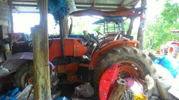 ขายรถไถ KUBOTA M7040 อุปกรณ์ ดันหน้า ผานหลัง รถบ้านใช้งานอยู่ สภาพพร้อมใช้งาน เอกสารเล่มทะเบียนพร้อมโอน ราคา360,000 สนใจโทร 090-8588220คุณนะ 093-3258446คุณบิว หรือเข้าดูสินค้าอื่นๆได้ที่ www.narong2truck.com หรือ www.truck.in.th/498 หรือเพจFacebook ณรงค์ ขายรถไถ KUBOTA M7040 อุปกรณ์ ดันหน้า ผานหลัง รถบ้านใช้งานอยู่ สภาพพร้อมใช้งาน เอกสารเล่มทะเบียนพร้อมโอน ราคา360,000 สนใจโทร 090-8588220คุณนะ 093-3258446คุณบิว หรือเข้าดูสินค้าอื่นๆได้ที่ www.narong2truck.com หรือ www.truck.in.th/498 หรือเพจFacebook ณรงค์