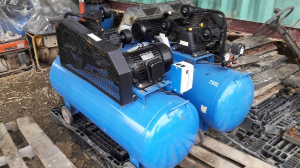 ขายปั๊มลม ยี่ห้อ SNK ขนาด 200 ลิตร ไฟ 3 สาย ของใหม่ ราคาเครื่องละ 15,000 บาท