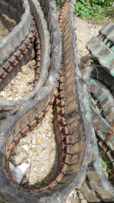 ขายแทรคยางรถขุดขนาด 6 ตัน กว้าง 45 เซนติเมตร จำนวน 84 ข้อ แต่ละข้อห่างกัน 7.1 เซนติเมตร  ขายเส้นละ15,000 บาท