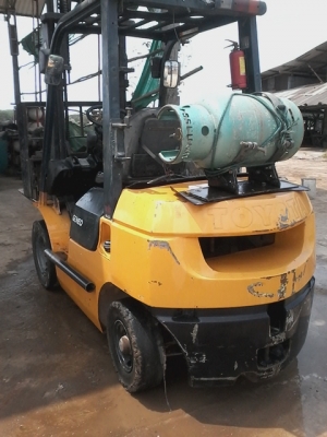 ขายรถยกขนาด 2.5 ตัน ยี่ห้อ TOYOTA รุ่น 7 เครื่องยนต์ เบนซิน ราคา 170,000 บาท