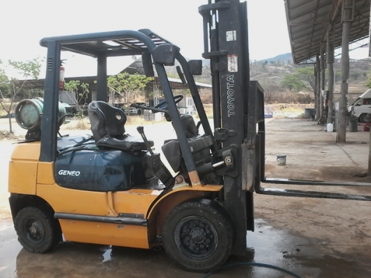 ขายรถยกขนาด 2.5 ตัน ยี่ห้อ TOYOTA รุ่น 7 เครื่องยนต์ เบนซิน ราคา 170,000 บาท