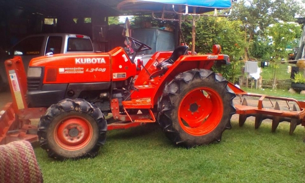 ขายรถไถ KUBOTA L3408 อุปกรณ์ ดันหน้า ผานหลัง โรตารี่ รถบ้านสวยสภาพพร้อมใช้งาน เอกสารพร้อมโอน ราคา180,000 สนใจโทร 090-8588220คุณนะ 093-3258446คุณบิว หรือเข้าดูสินค้าอื่นๆได้ที่ www.narong2truck.com หรือ www.truck.in.th/498 หรือเพจFacebook ณรงค์ ซื้อขายรถมื