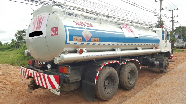 ขาย รถบรรทุกน้ำมันขนาดถัง 12,000 ลิตร HINO FM226 เพลาเดียว ใส่เครื่อง HO7D 195 แรงม้า (ยังไม่ลงเล่มไม่มีใบคุมเครื่อง) คัสซีสวยตลอดเส้น ทะเบียนเต็ม