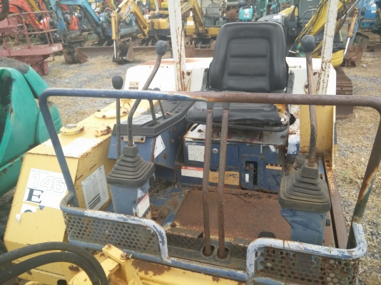 ลดราคาครั้งใหญ่รถขุด KOMATSU PC30-6 รถเก่านอกสภาพดี เครื่องยนต์ดี ใช้งานได้ทุกระบบ สนใจมาชมมาลองรถ