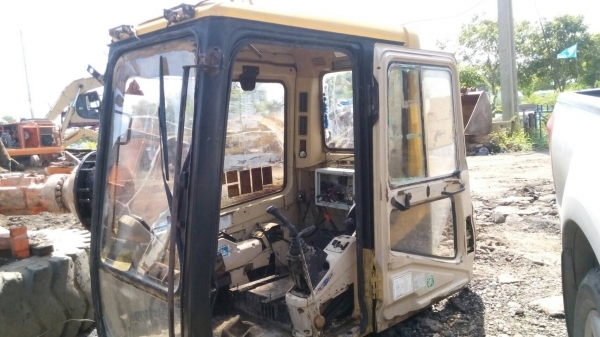 ขายหัวเก๋งรถแมคโคCAT-320 มีสองหัวแล้วแต่จะเลือก ราคาต่างกันนิดหน่อย สภาพตามรูปครับ