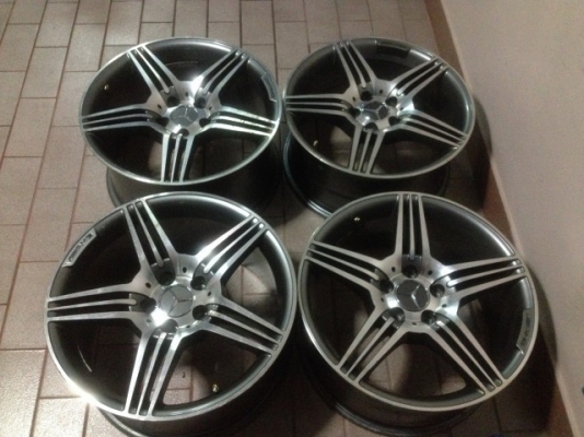 ล้อ AMG 18หน้า8ครึ่งอ๊อฟ32หลัง9ครึ่งอ๊อฟ35 สีเดิมๆเก่าญี่ปุ่นเเท้สภาพสวยตามรูป