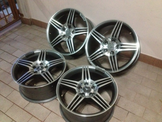 ล้อ AMG 18หน้า8ครึ่งอ๊อฟ32หลัง9ครึ่งอ๊อฟ35 สีเดิมๆเก่าญี่ปุ่นเเท้สภาพสวยตามรูป