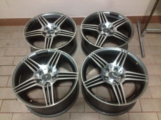 ล้อ AMG 18หน้า8ครึ่งอ๊อฟ32หลัง9ครึ่งอ๊อฟ35 สีเดิมๆเก่าญี่ปุ่นเเท้สภาพสวยตามรูป