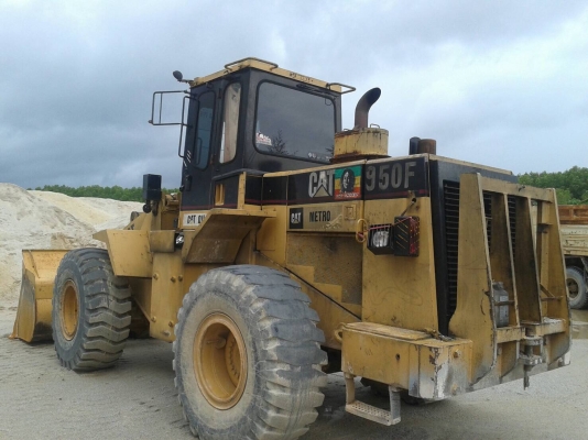 รถตัก CAT 950 F. สนใจติดต่อ 081 - 6079515