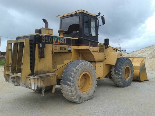 รถตัก CAT 950 F. สนใจติดต่อ 081 - 6079515