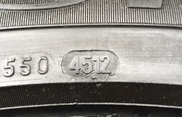 ยาง Pirelli 265 50 20 ปลายปี12 ดอกเยอะ พร้อมใช้งาน ราคาไม่แพง ยาง Pirelli 265 50 20 ปลายปี12 ดอกเยอะ พร้อมใช้งาน ราคาไม่แพง