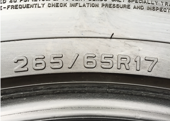 ยาง Dunlop 265 65 17 กลางปี14 พร้อมใช้งาน ราคาไม่แพง ยาง Dunlop 265 65 17 กลางปี14 พร้อมใช้งาน ราคาไม่แพง
