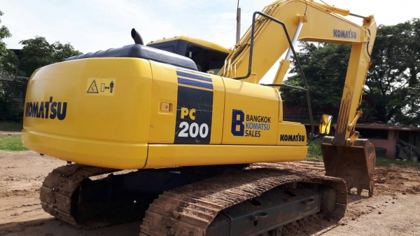 ขาย KOMATSU PC200-7  (3800 ชม.) รถสวยพร้อมใช้ โทร 081-4283210  ไอดีไลน์ Adul.14