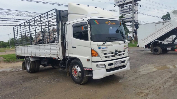 ขายรถบรรทุกหกล้อ HINO S500 FC8J เครื่อง 212 แรง ปี 56 กระบะช่วงยาว 6.50 เมตร ทะเบียนพร้อม ขายรถบรรทุกหกล้อ HINO S500 FC8J เครื่อง 212 แรง ปี 56 กระบะช่วงยาว 6.50 เมตร ทะเบียนพร้อม
