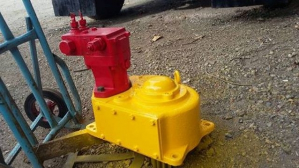 ขายมอเตอร์ปั๊มสวิง ติดเครน 10 ตัน เก่าญี่ปุ่น ขายมอเตอร์ปั๊มสวิง ติดเครน 10 ตัน เก่าญี่ปุ่น