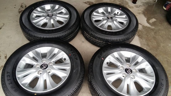 ขายล้อแม็ก revo 16" พร้อมยางปี16  สนใจติดต่อ ตาเล็ก ล้อและยางครับ 081-3747940