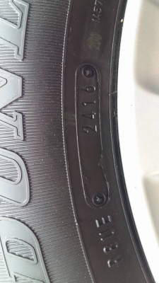 ขายล้อแม็ก revo 16" พร้อมยางปี16  สนใจติดต่อ ตาเล็ก ล้อและยางครับ 081-3747940