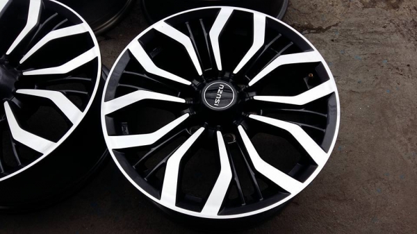 ขายล้อแม็กป้ายแดง mu-x 17"  สนใจติดต่อ ตาเล็ก ล้อและยางครับ 081-3747940