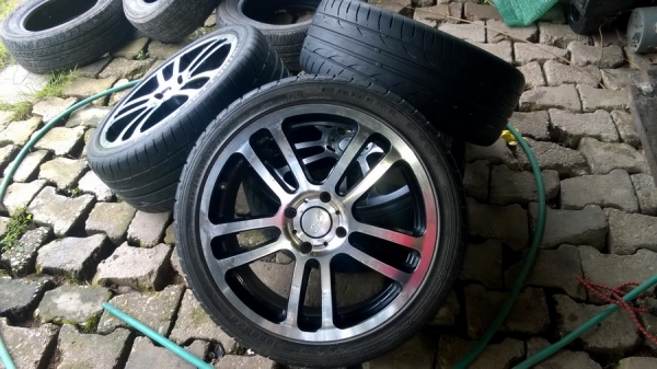 ขายแม็ก ESTA Japan แท้ ขอบ 18 นิ้ว 4 รู 114 พร้อมยาง ขายแม็ก ESTA Japan แท้ ขอบ 18 นิ้ว 4 รู 114 พร้อมยาง