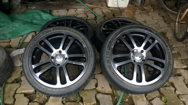 ขายแม็ก ESTA Japan แท้ ขอบ 18 นิ้ว 4 รู 114 พร้อมยาง ขายแม็ก ESTA Japan แท้ ขอบ 18 นิ้ว 4 รู 114 พร้อมยาง