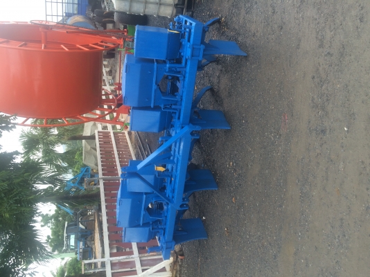 ขายเครื่องหยอดข้าวโพดรถไถใหญ่ของพยับการช่างสภาพพร้อมใช้งาน