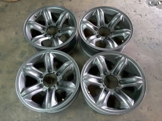 Max เล็บเหยี่ยว อีฃูสุ แท้ๆ ขอบ16 สวยๆ 1ชุด