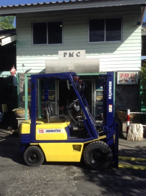 +++ ขายโฟล์คลิฟท์  KOMATSU FD15-15  ขนาด  1.5  ตัน  เครื่องยนต์ดีเซล  เสา  3  เมตร  เกียร์ธรรมดา  ยางตันใหม่