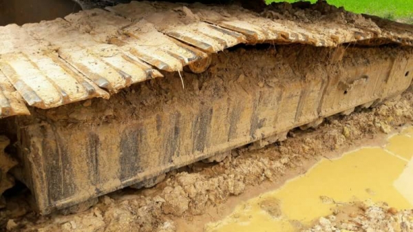 ขาย 595,000 KOMATSU PC200-6 ชีเรียล 94217  เครื่องดี ปั้มดี (ไฟฟ้าตัด กล่องอยู่)  เอกสารเล่มทะเบียน  รถอยู่ จ.กาฬสินธุ์  090-772-3710 090-772-3708