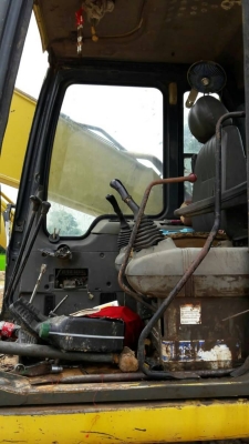 ขาย 595,000 KOMATSU PC200-6 ชีเรียล 94217  เครื่องดี ปั้มดี (ไฟฟ้าตัด กล่องอยู่)  เอกสารเล่มทะเบียน  รถอยู่ จ.กาฬสินธุ์  090-772-3710 090-772-3708