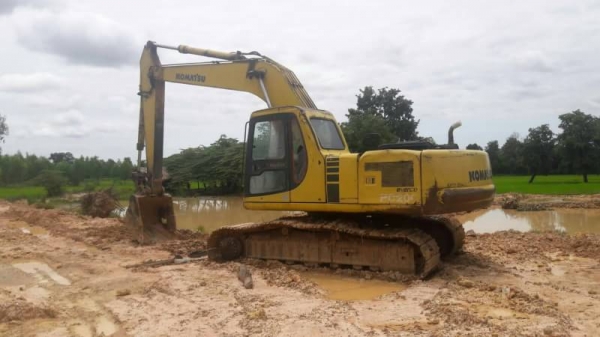 ขาย 595,000 KOMATSU PC200-6 ชีเรียล 94217  เครื่องดี ปั้มดี (ไฟฟ้าตัด กล่องอยู่)  เอกสารเล่มทะเบียน  รถอยู่ จ.กาฬสินธุ์  090-772-3710 090-772-3708