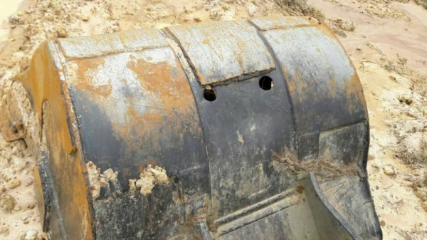 ขาย 595,000 KOMATSU PC200-6 ชีเรียล 94217  เครื่องดี ปั้มดี (ไฟฟ้าตัด กล่องอยู่)  เอกสารเล่มทะเบียน  รถอยู่ จ.กาฬสินธุ์  090-772-3710 090-772-3708