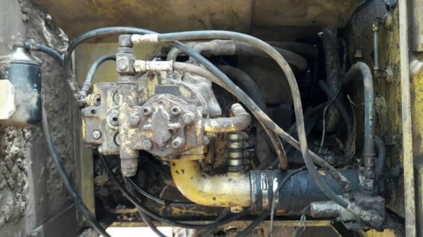 ขาย 595,000 KOMATSU PC200-6 ชีเรียล 94217  เครื่องดี ปั้มดี (ไฟฟ้าตัด กล่องอยู่)  เอกสารเล่มทะเบียน  รถอยู่ จ.กาฬสินธุ์  090-772-3710 090-772-3708