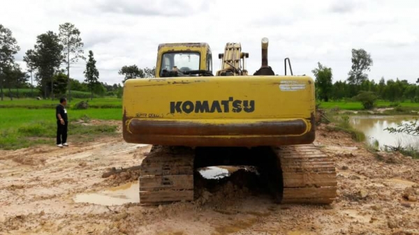 ขาย 595,000 KOMATSU PC200-6 ชีเรียล 94217  เครื่องดี ปั้มดี (ไฟฟ้าตัด กล่องอยู่)  เอกสารเล่มทะเบียน  รถอยู่ จ.กาฬสินธุ์  090-772-3710 090-772-3708