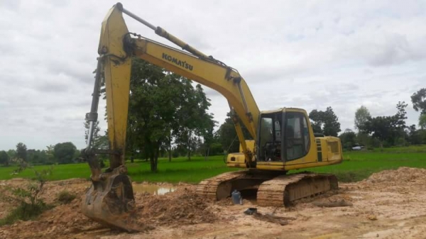 ขาย 595,000 KOMATSU PC200-6 ชีเรียล 94217  เครื่องดี ปั้มดี (ไฟฟ้าตัด กล่องอยู่)  เอกสารเล่มทะเบียน  รถอยู่ จ.กาฬสินธุ์  090-772-3710 090-772-3708