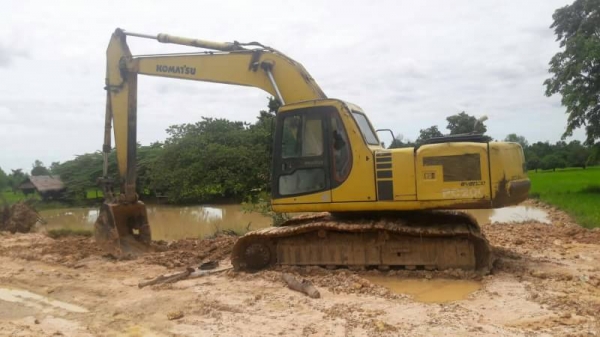 ขาย 595,000 KOMATSU PC200-6 ชีเรียล 94217  เครื่องดี ปั้มดี (ไฟฟ้าตัด กล่องอยู่)  เอกสารเล่มทะเบียน  รถอยู่ จ.กาฬสินธุ์  090-772-3710 090-772-3708