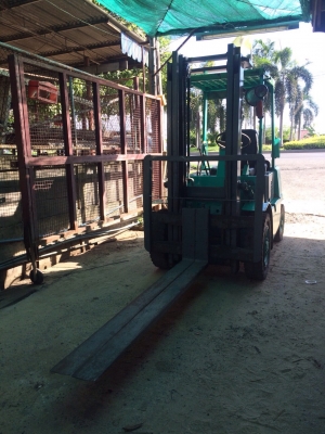 รถโฟล์คลิฟท์ mitsubishi รุ่นFD20-18 ดีเซล 2ตัน เสาสูง 3 เมตร ยางตัน สภาพสวยพร้อมใช้งาน(เก่านอก)